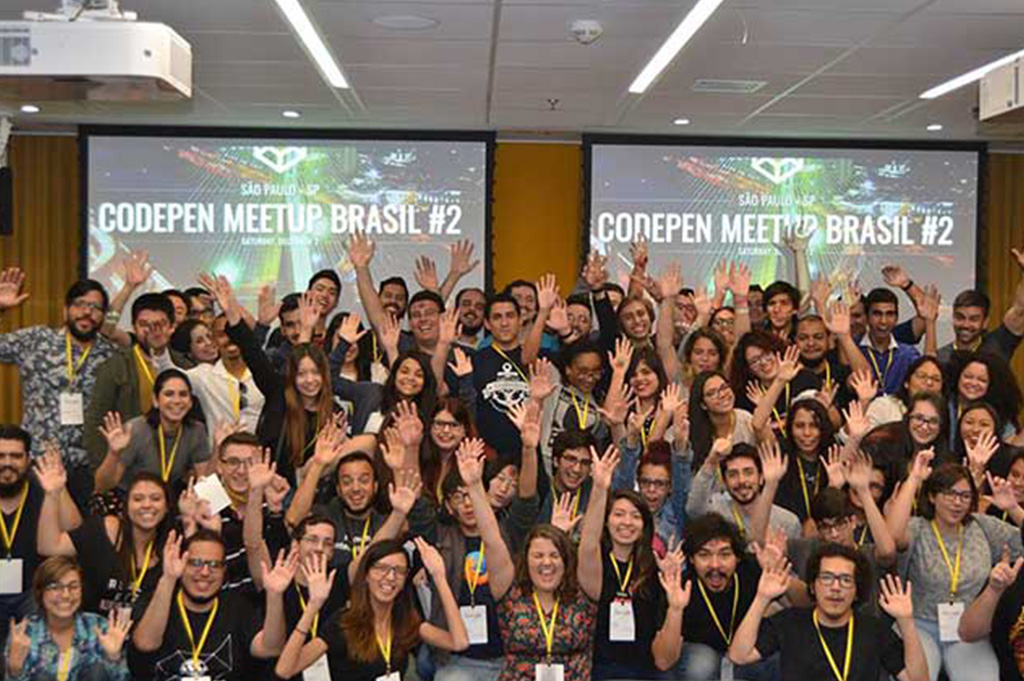 Pessoas depois de um meetup na sede do Google Brasil